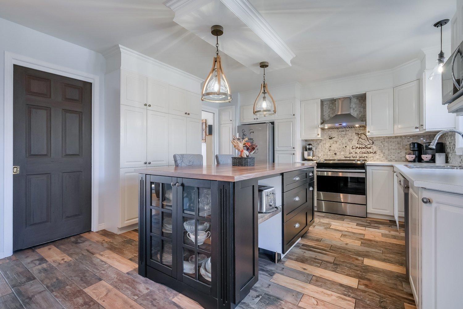 









880

 - 900


Rue Daigneault

,
Acton Vale,




QC
J0H1A0

