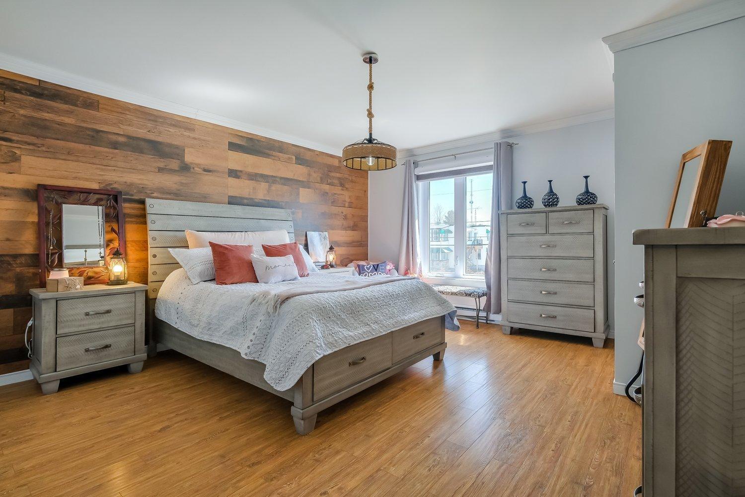 









880

 - 900


Rue Daigneault

,
Acton Vale,




QC
J0H1A0

