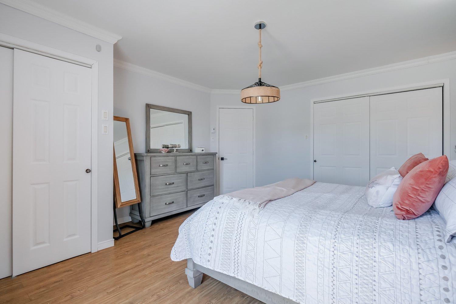 









880

 - 900


Rue Daigneault

,
Acton Vale,




QC
J0H1A0

