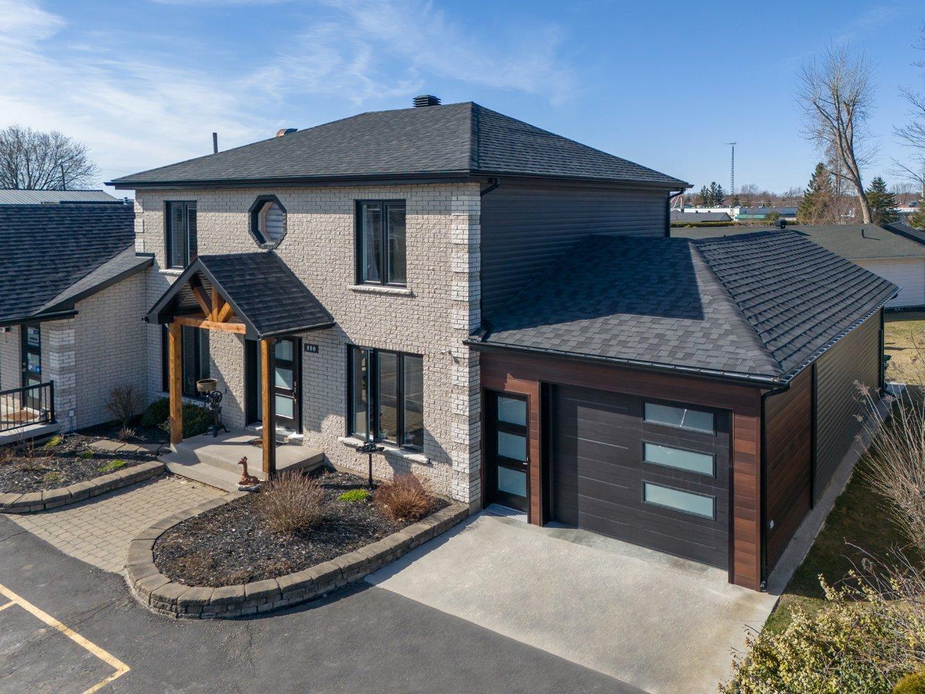 









880

 - 900


Rue Daigneault

,
Acton Vale,




QC
J0H1A0

