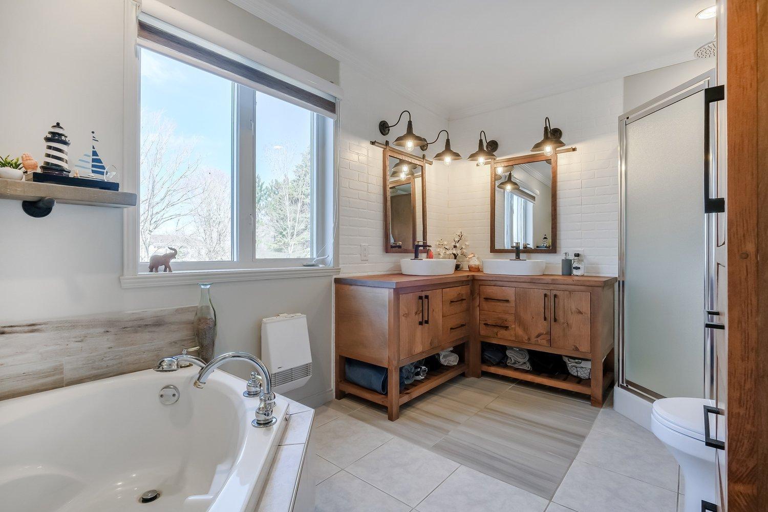 









880

 - 900


Rue Daigneault

,
Acton Vale,




QC
J0H1A0

