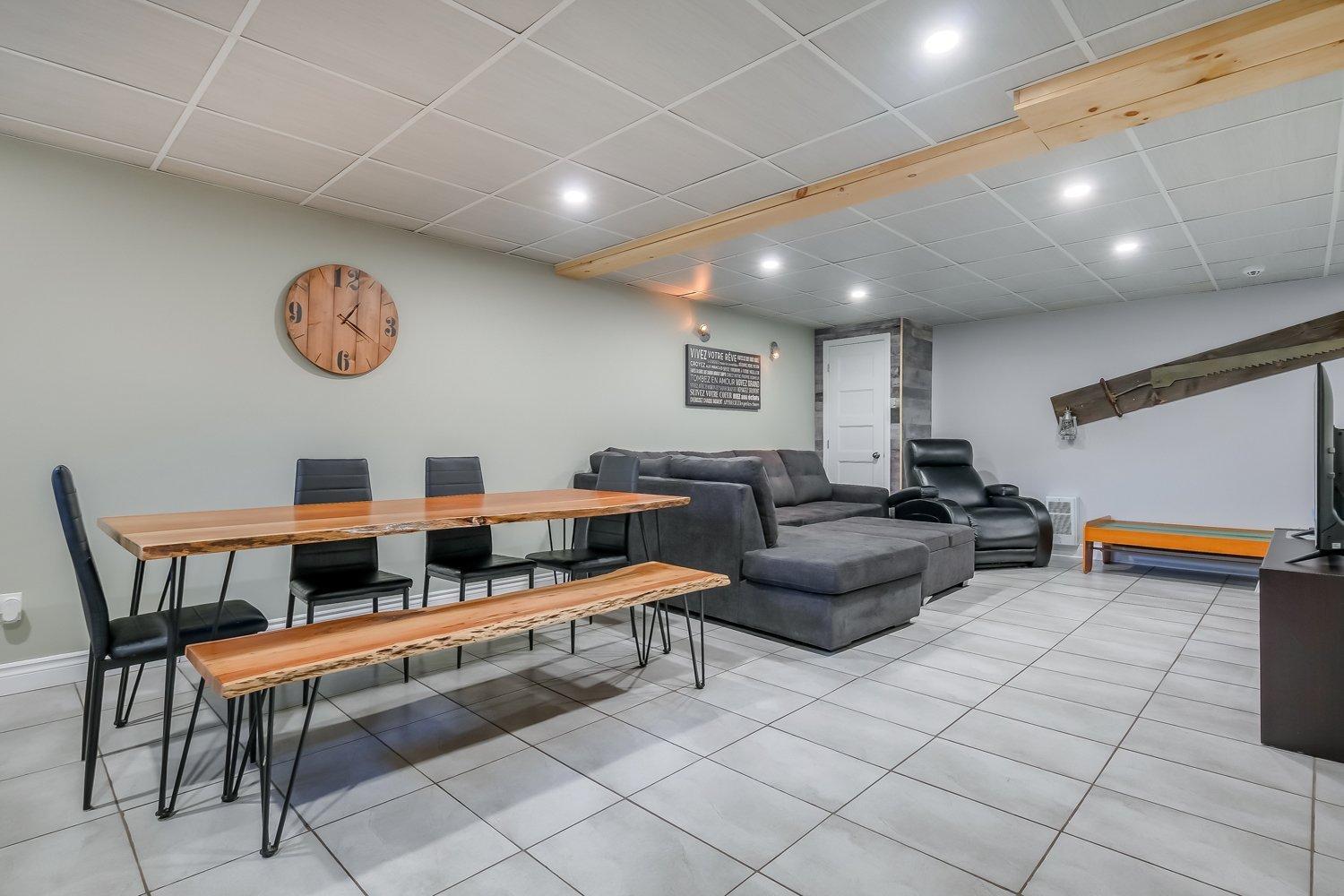 









880

 - 900


Rue Daigneault

,
Acton Vale,




QC
J0H1A0

