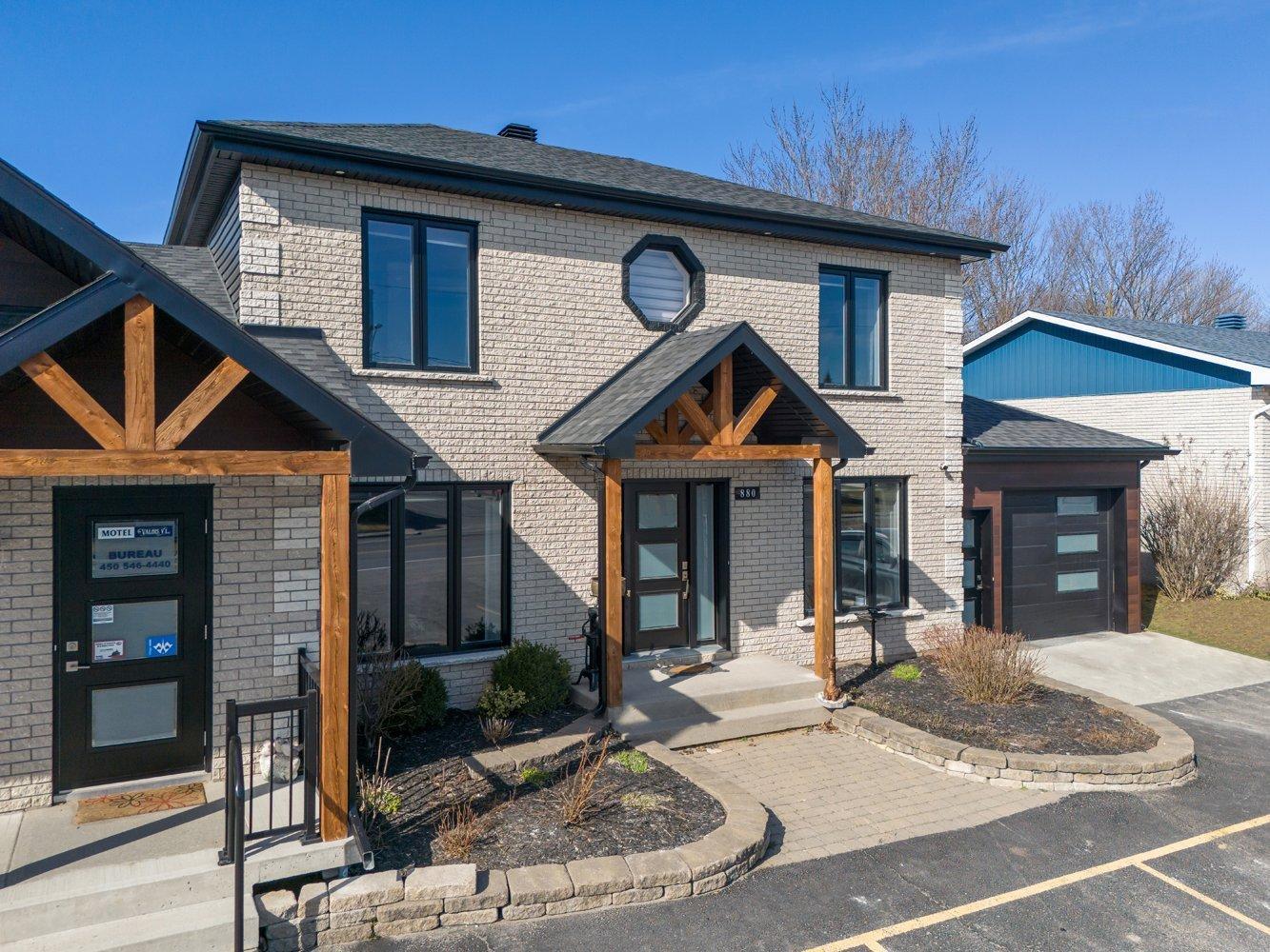 









880

 - 900


Rue Daigneault

,
Acton Vale,




QC
J0H1A0

