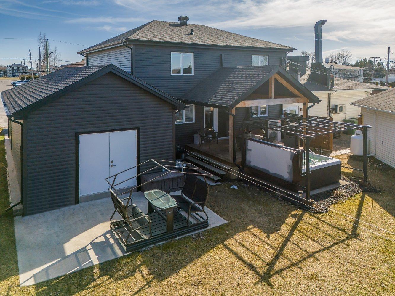 









880

 - 900


Rue Daigneault

,
Acton Vale,




QC
J0H1A0


