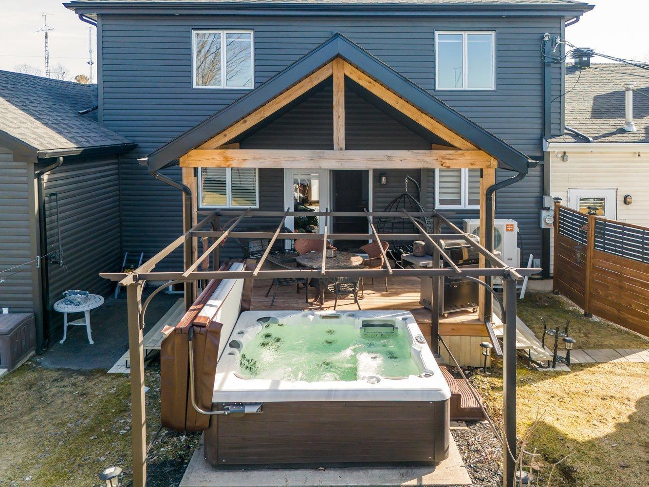 









880

 - 900


Rue Daigneault

,
Acton Vale,




QC
J0H1A0


