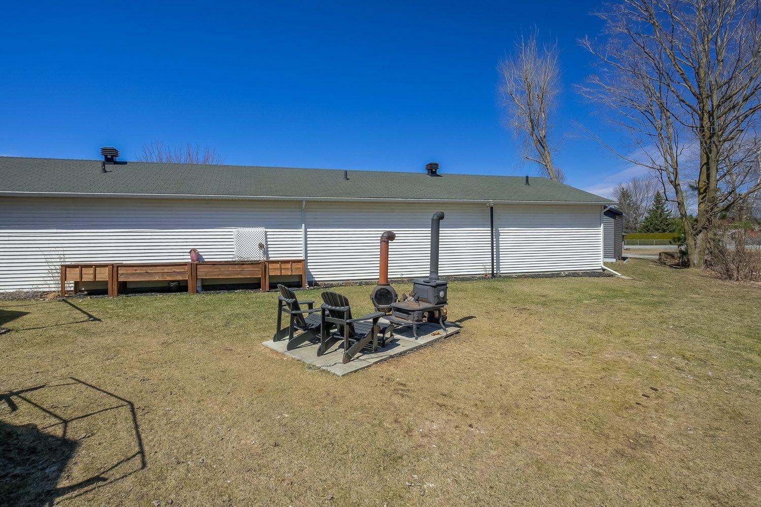 









880

 - 900


Rue Daigneault

,
Acton Vale,




QC
J0H1A0


