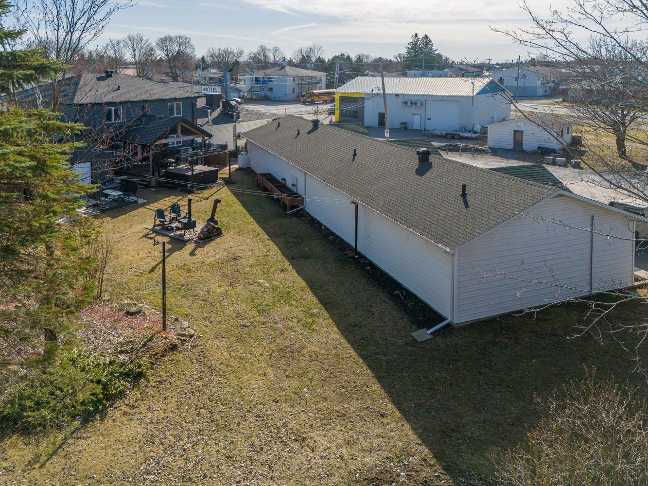 









880

 - 900


Rue Daigneault

,
Acton Vale,




QC
J0H1A0

