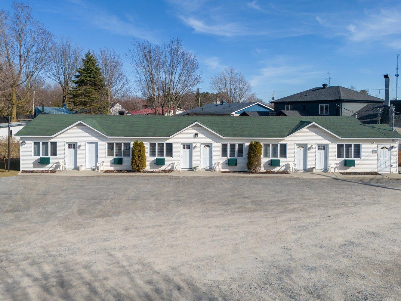 









880

 - 900


Rue Daigneault

,
Acton Vale,




QC
J0H1A0

