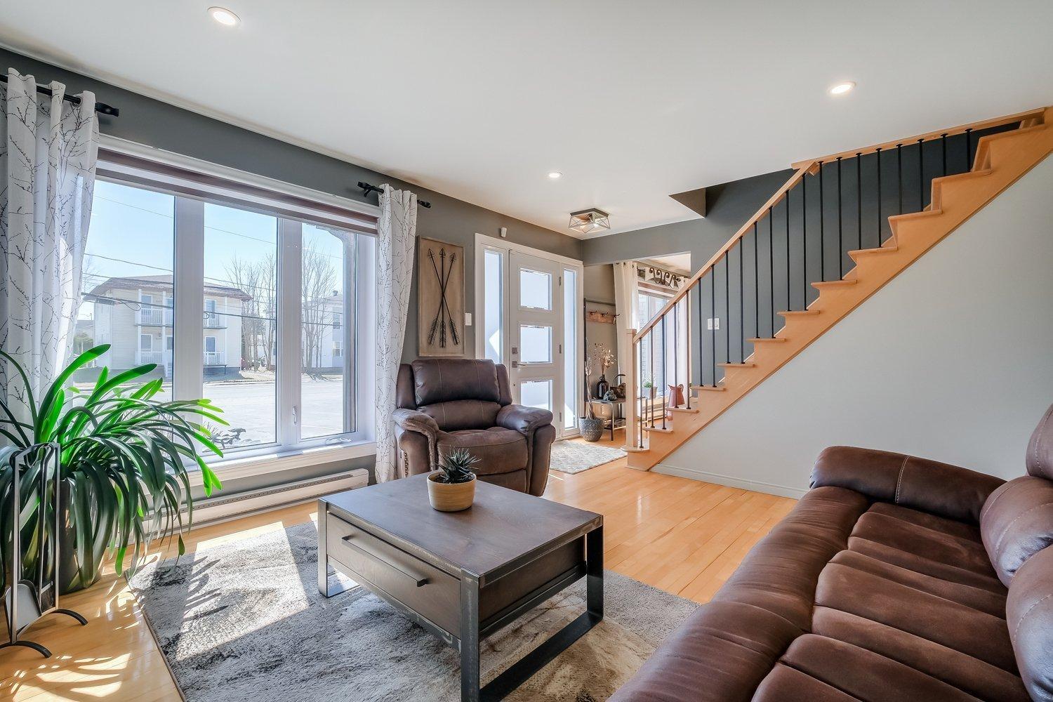 









880

 - 900


Rue Daigneault

,
Acton Vale,




QC
J0H1A0

