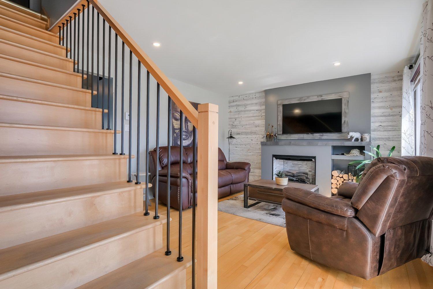 









880

 - 900


Rue Daigneault

,
Acton Vale,




QC
J0H1A0

