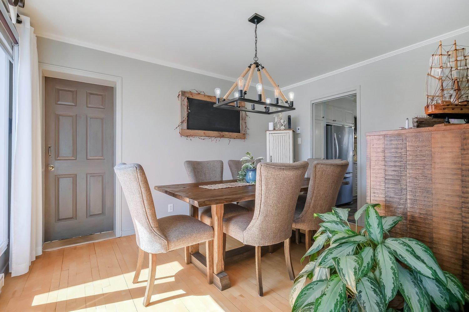 









880

 - 900


Rue Daigneault

,
Acton Vale,




QC
J0H1A0

