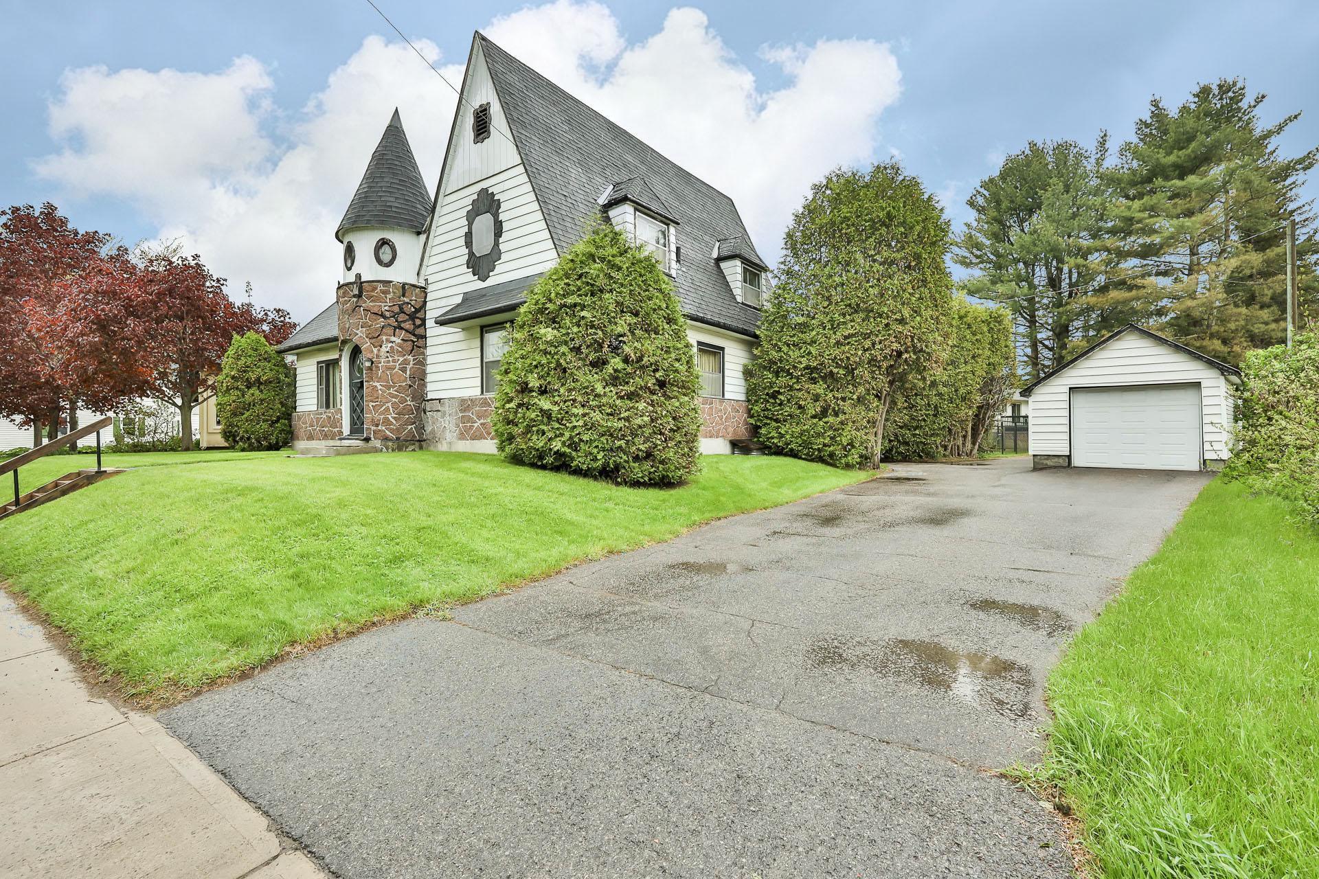 









175


Rue Joseph

,
Gatineau (Buckingham),




QC
J8L1G6


