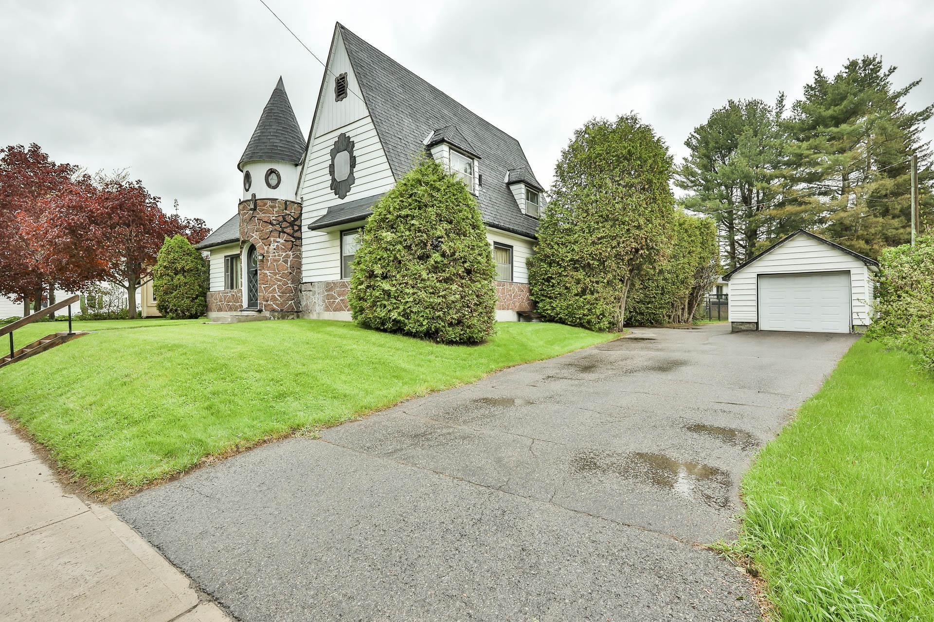 









175


Rue Joseph

,
Gatineau (Buckingham),




QC
J8L1G6

