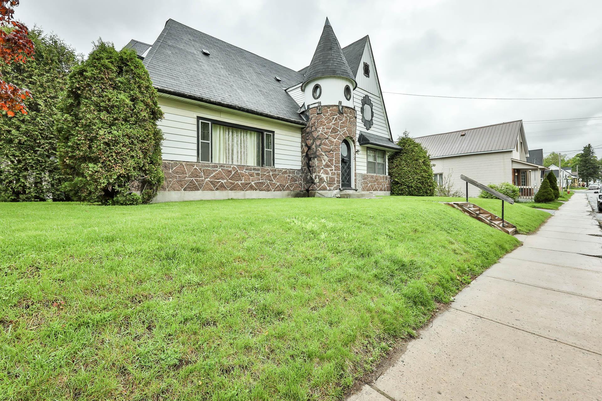 









175


Rue Joseph

,
Gatineau (Buckingham),




QC
J8L1G6

