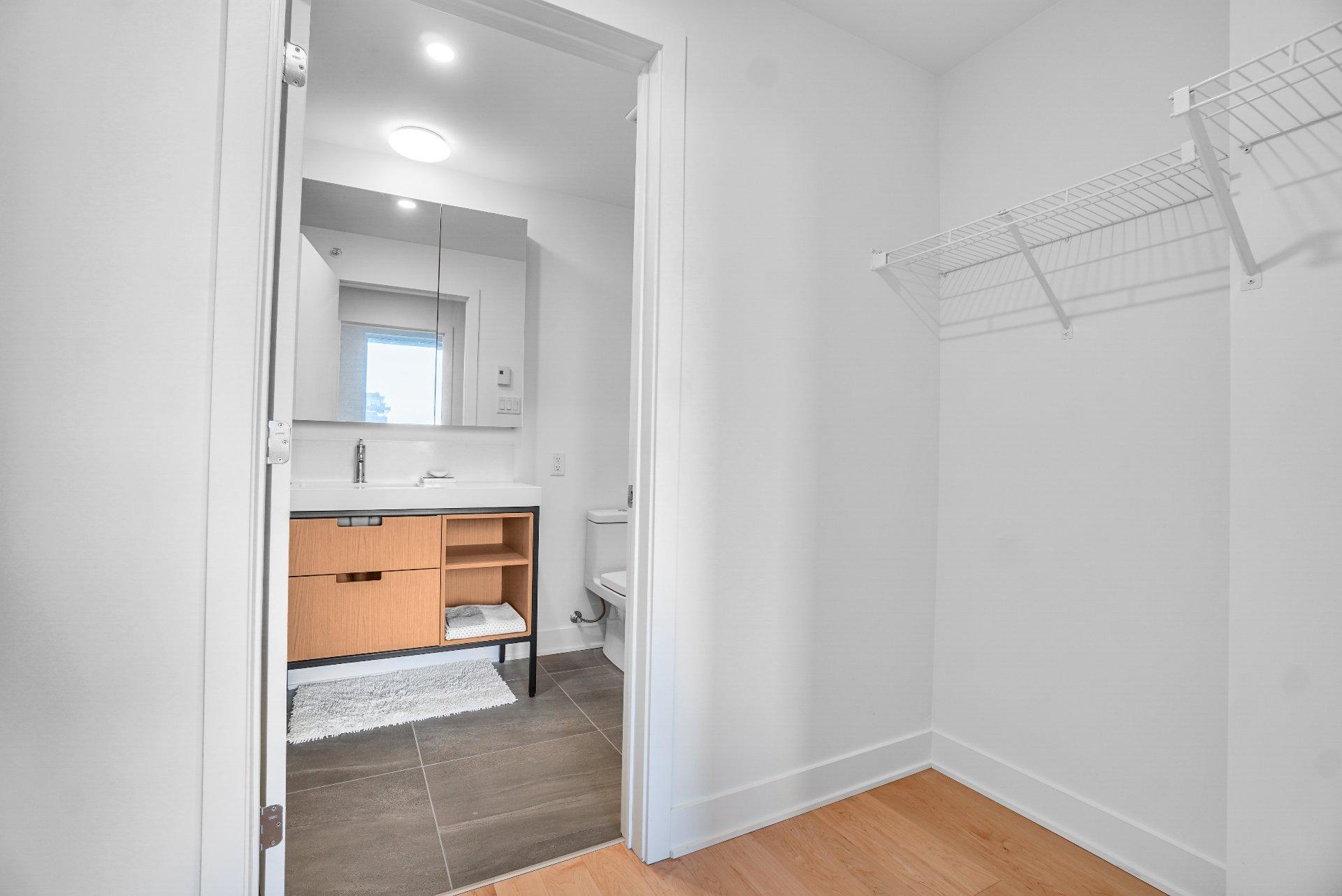 









60


Rue de l'Éclipse

, 1714,
Brossard,




QC
J4Z0P3

