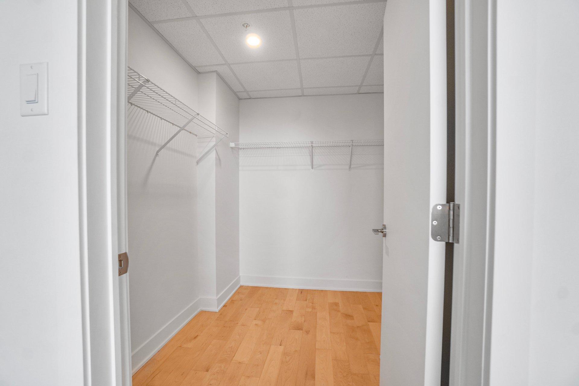 









60


Rue de l'Éclipse

, 1714,
Brossard,




QC
J4Z0P3

