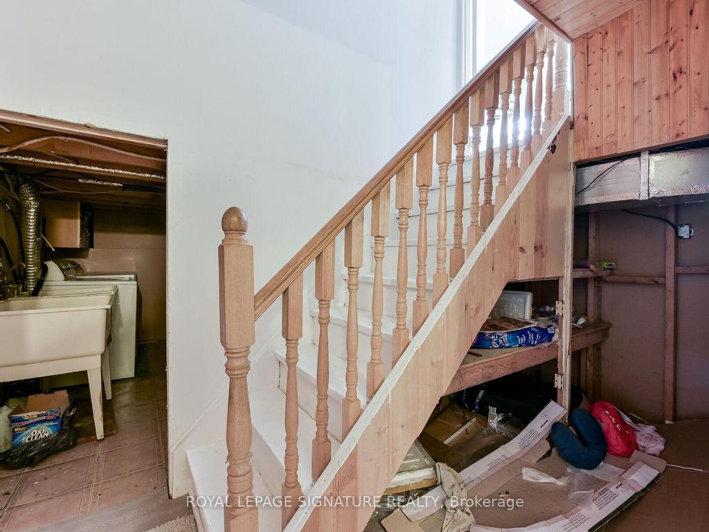 









10


Heatherside

Court,
Brampton,




ON
L6S 1N9

