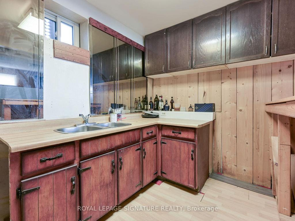 









10


Heatherside

Court,
Brampton,




ON
L6S 1N9

