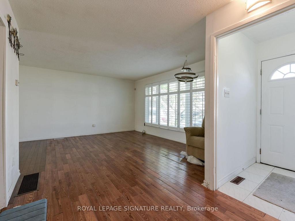 









10


Heatherside

Court,
Brampton,




ON
L6S 1N9

