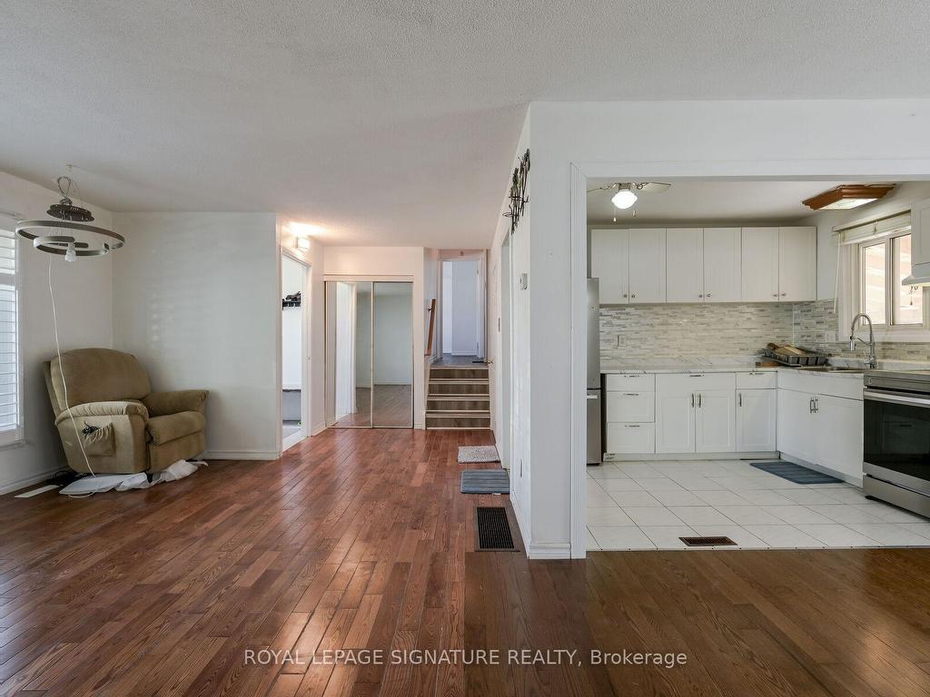 









10


Heatherside

Court,
Brampton,




ON
L6S 1N9

