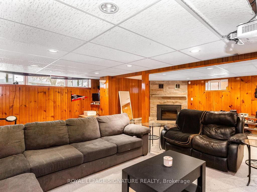 









854


Antonio

Street,
Pickering,




ON
L1W 1T3

