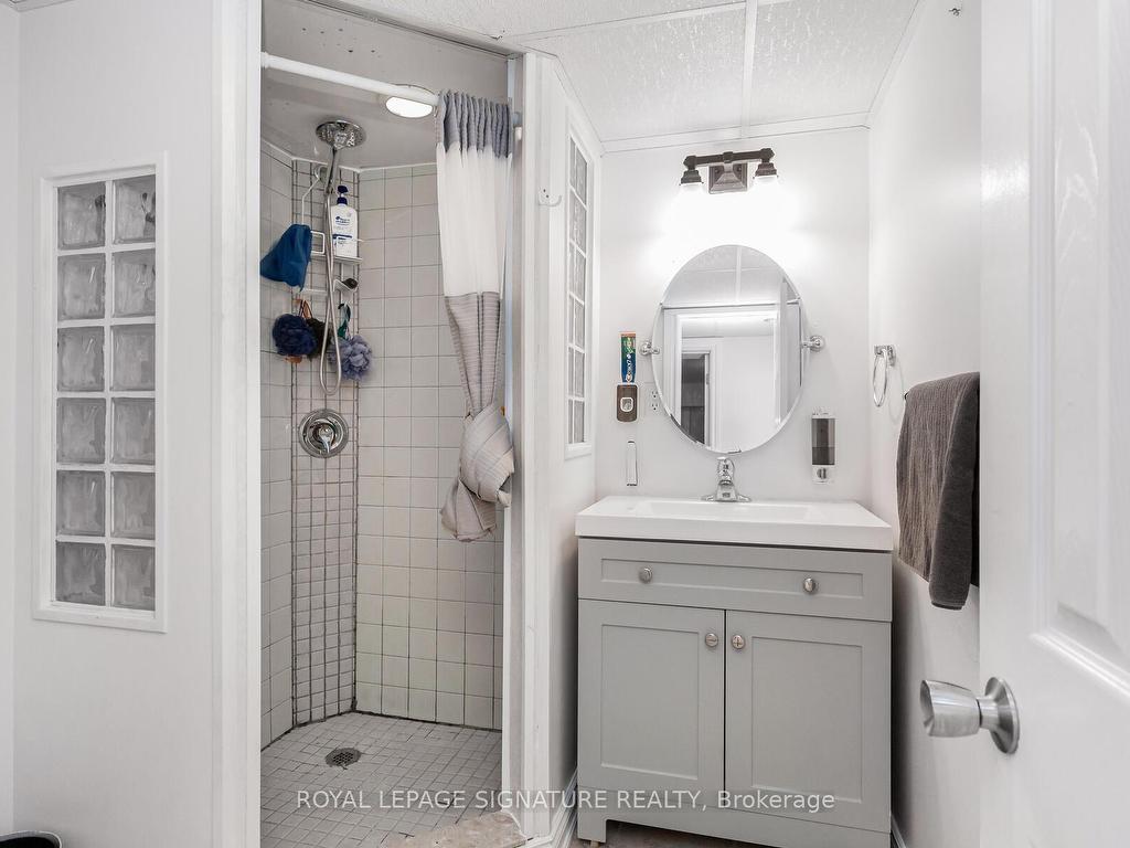 









854


Antonio

Street,
Pickering,




ON
L1W 1T3

