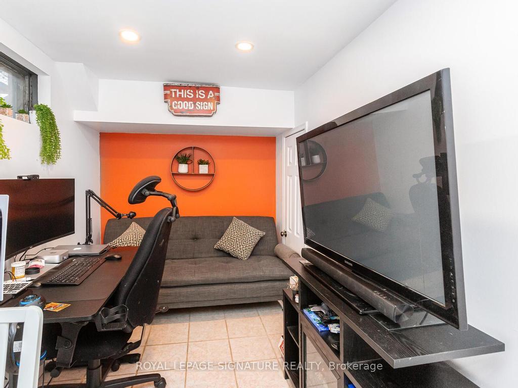 









854


Antonio

Street,
Pickering,




ON
L1W 1T3

