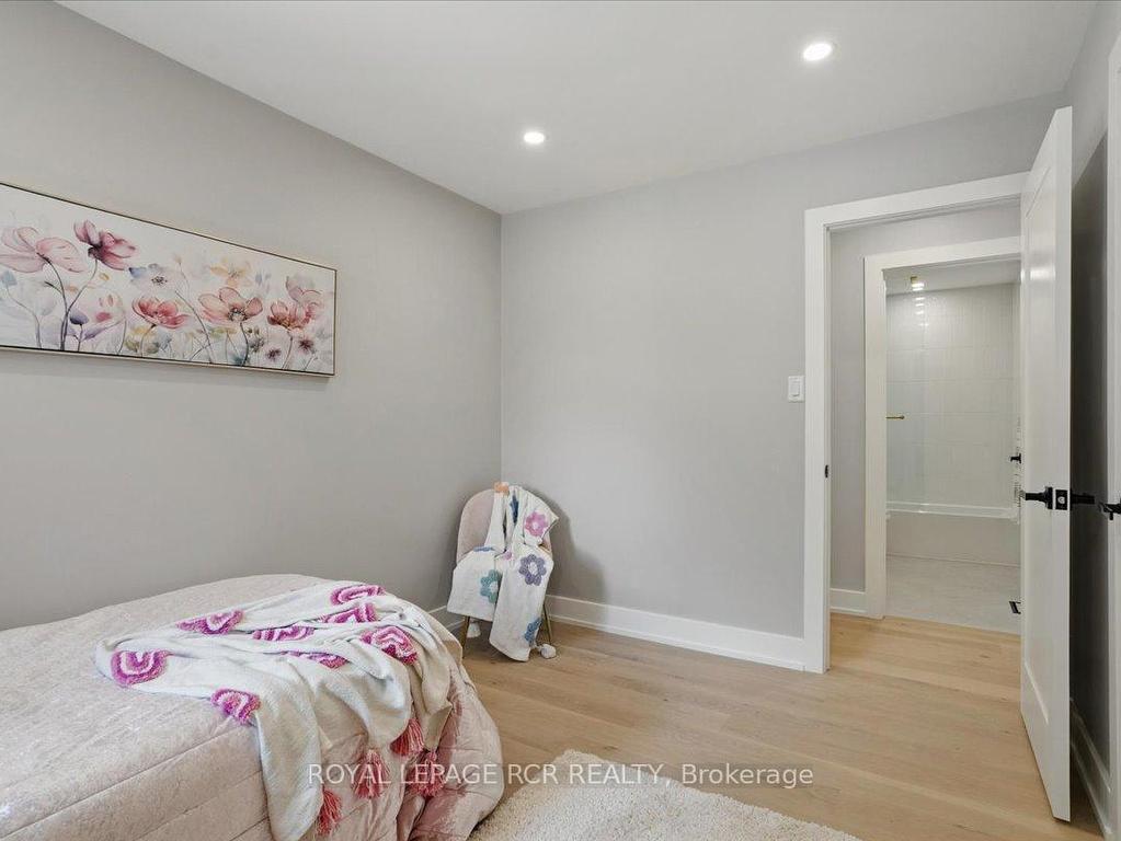 









200


Jull

Court,
Orangeville,




ON
L9W 4M8

