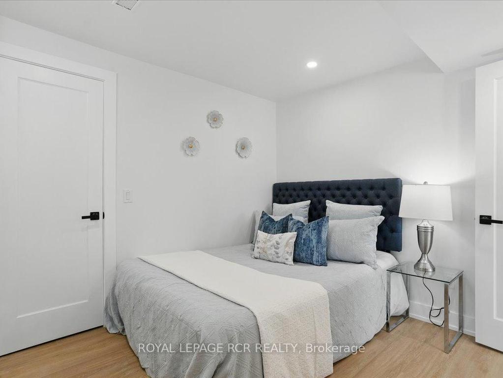 









200


Jull

Court,
Orangeville,




ON
L9W 4M8

