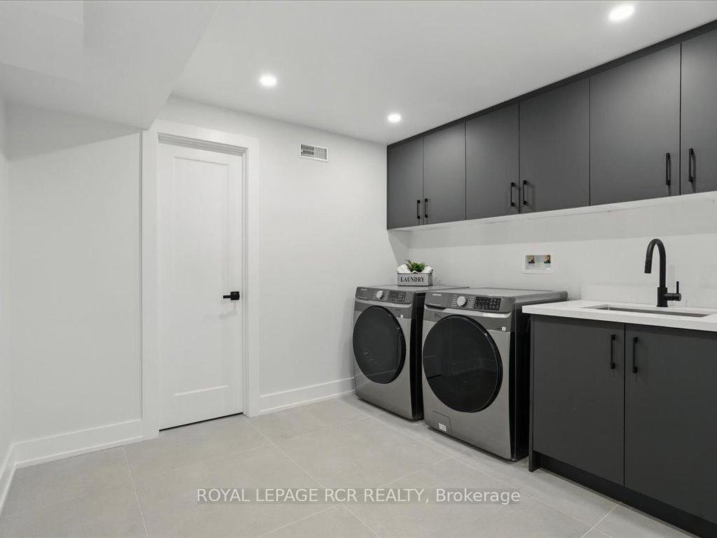 









200


Jull

Court,
Orangeville,




ON
L9W 4M8

