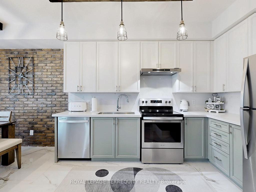 









15


Forbes

Avenue, 2,
Toronto,




ON
M6M 0B5

