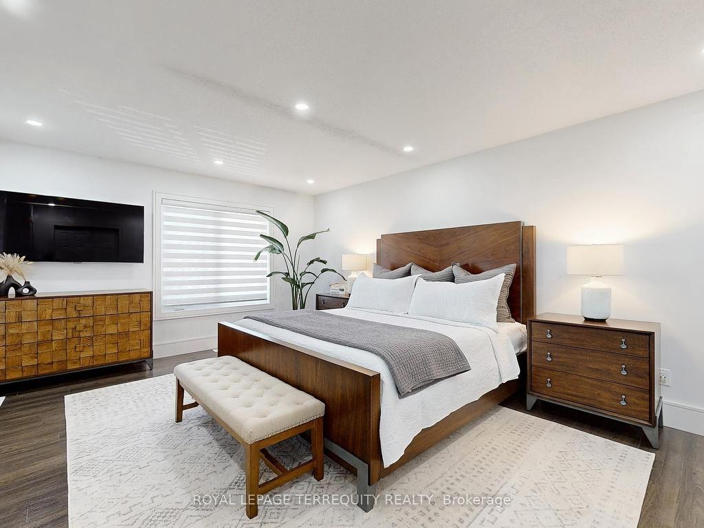 









15


Forbes

Avenue, 2,
Toronto,




ON
M6M 0B5

