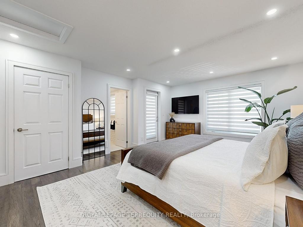 









15


Forbes

Avenue, 2,
Toronto,




ON
M6M 0B5

