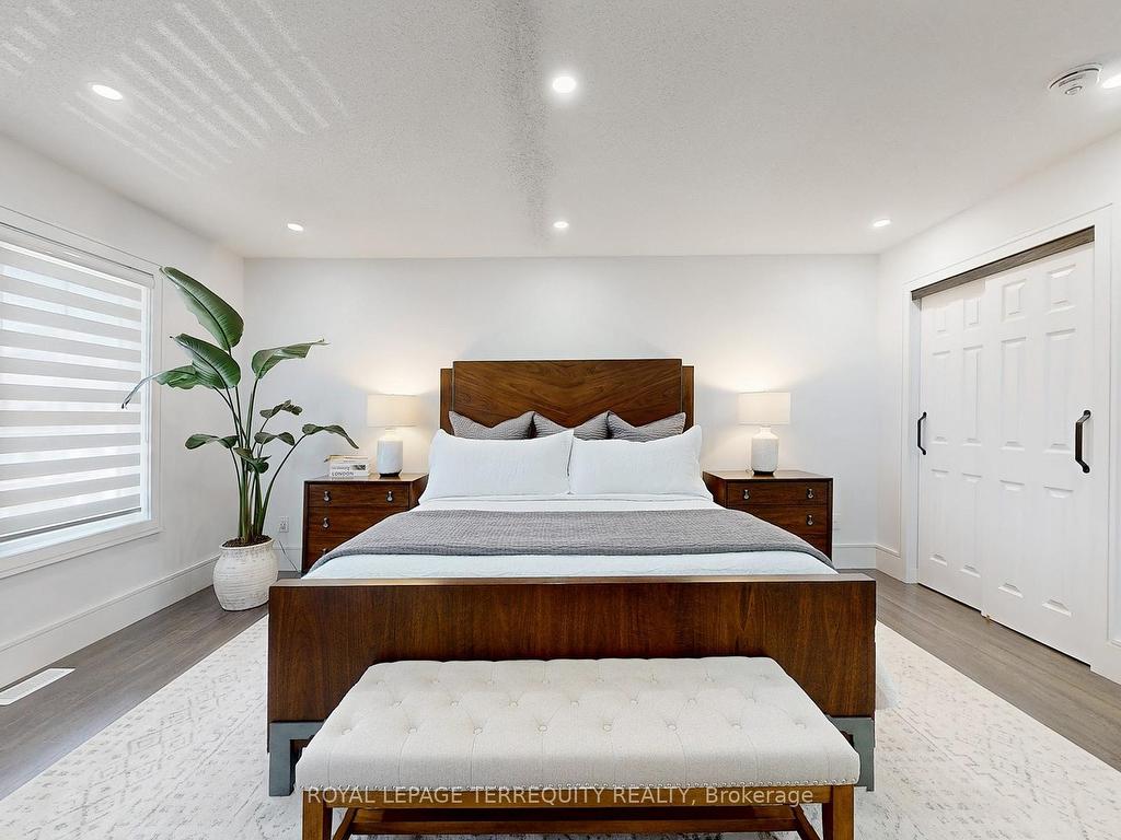 









15


Forbes

Avenue, 2,
Toronto,




ON
M6M 0B5

