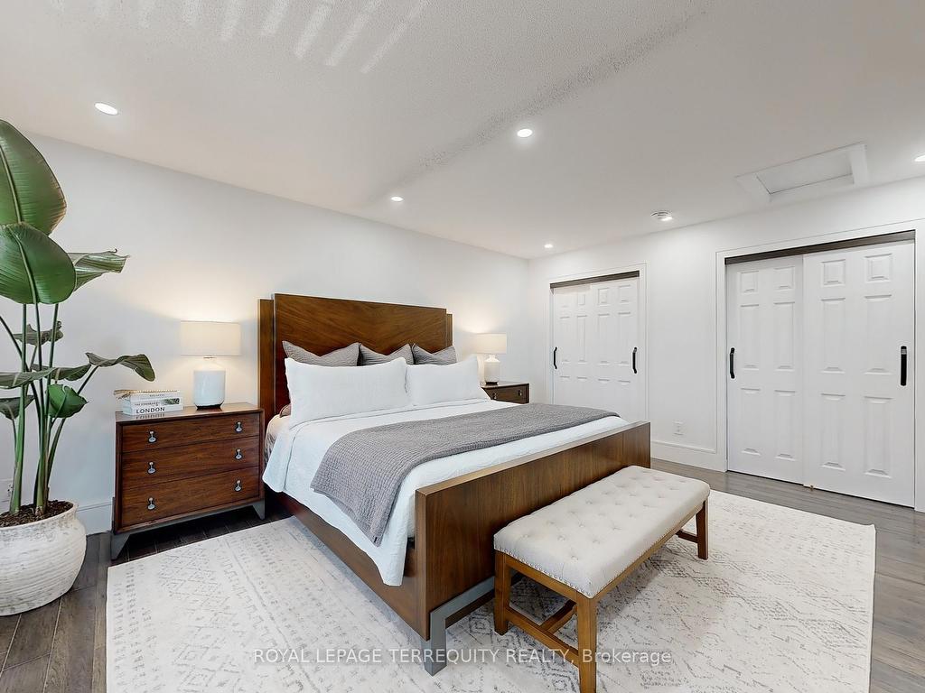 









15


Forbes

Avenue, 2,
Toronto,




ON
M6M 0B5

