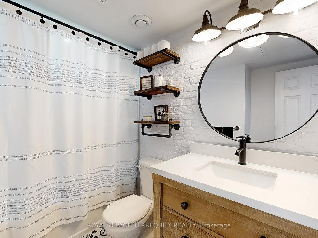 









15


Forbes

Avenue, 2,
Toronto,




ON
M6M 0B5

