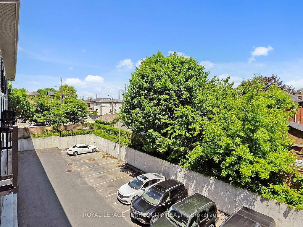 









15


Forbes

Avenue, 2,
Toronto,




ON
M6M 0B5

