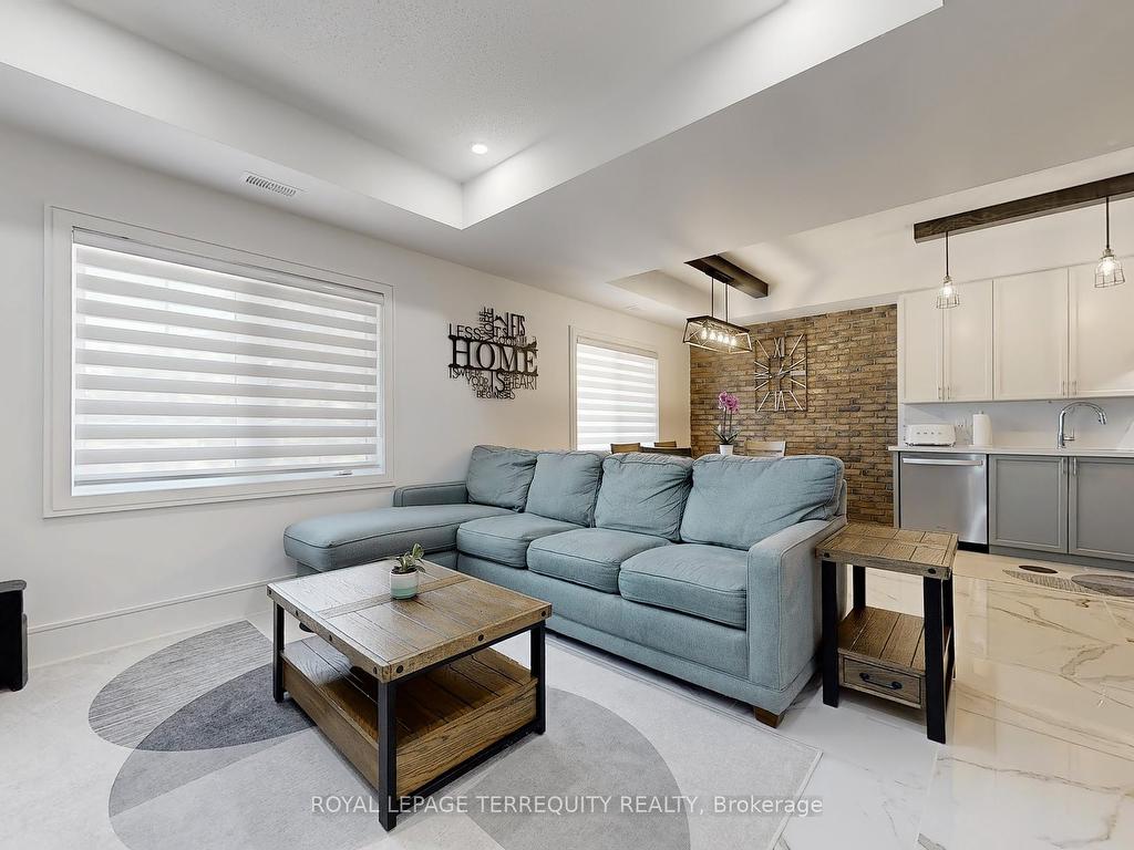 









15


Forbes

Avenue, 2,
Toronto,




ON
M6M 0B5

