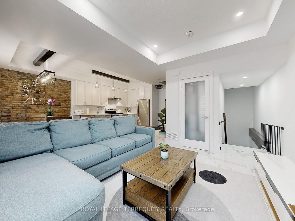 









15


Forbes

Avenue, 2,
Toronto,




ON
M6M 0B5

