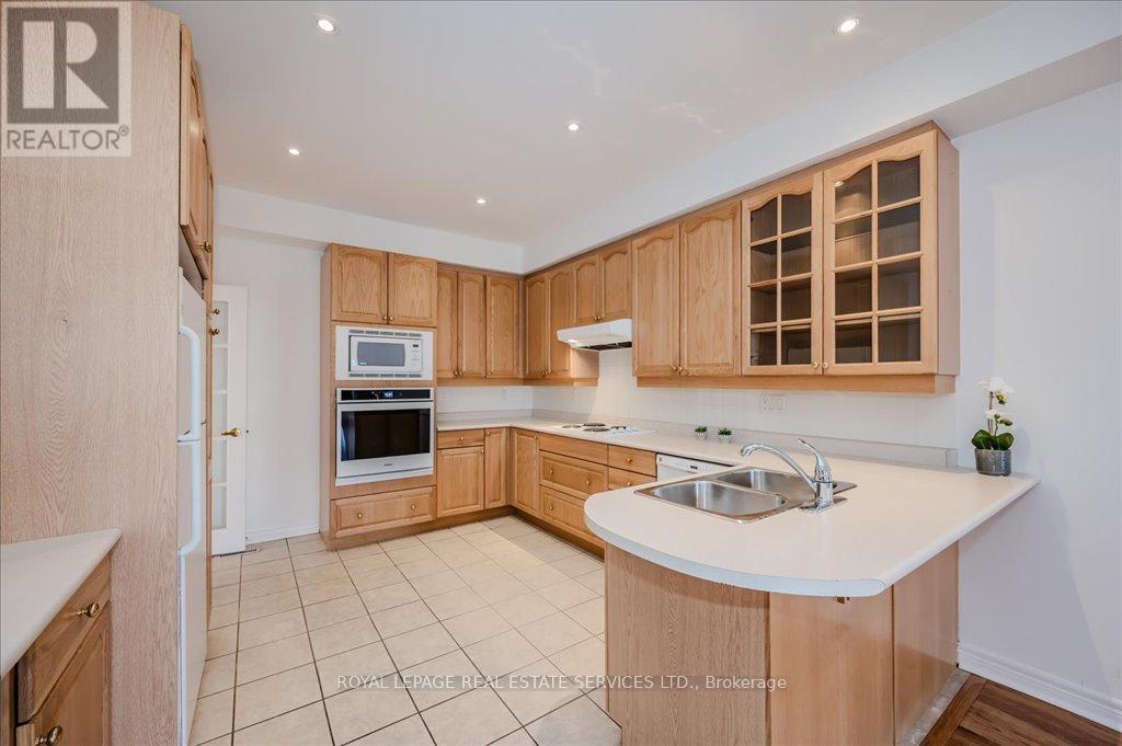 












19 - 1267 DORVAL DRIVE

,
Oakville,




Ontario
L6M3Z4

