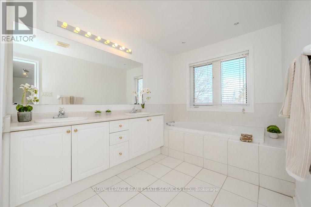 












19 - 1267 DORVAL DRIVE

,
Oakville,




Ontario
L6M3Z4

