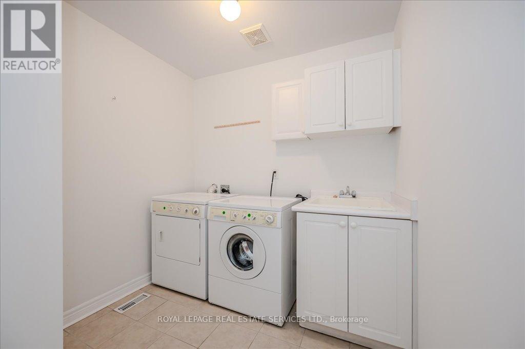 












19 - 1267 DORVAL DRIVE

,
Oakville,




Ontario
L6M3Z4


