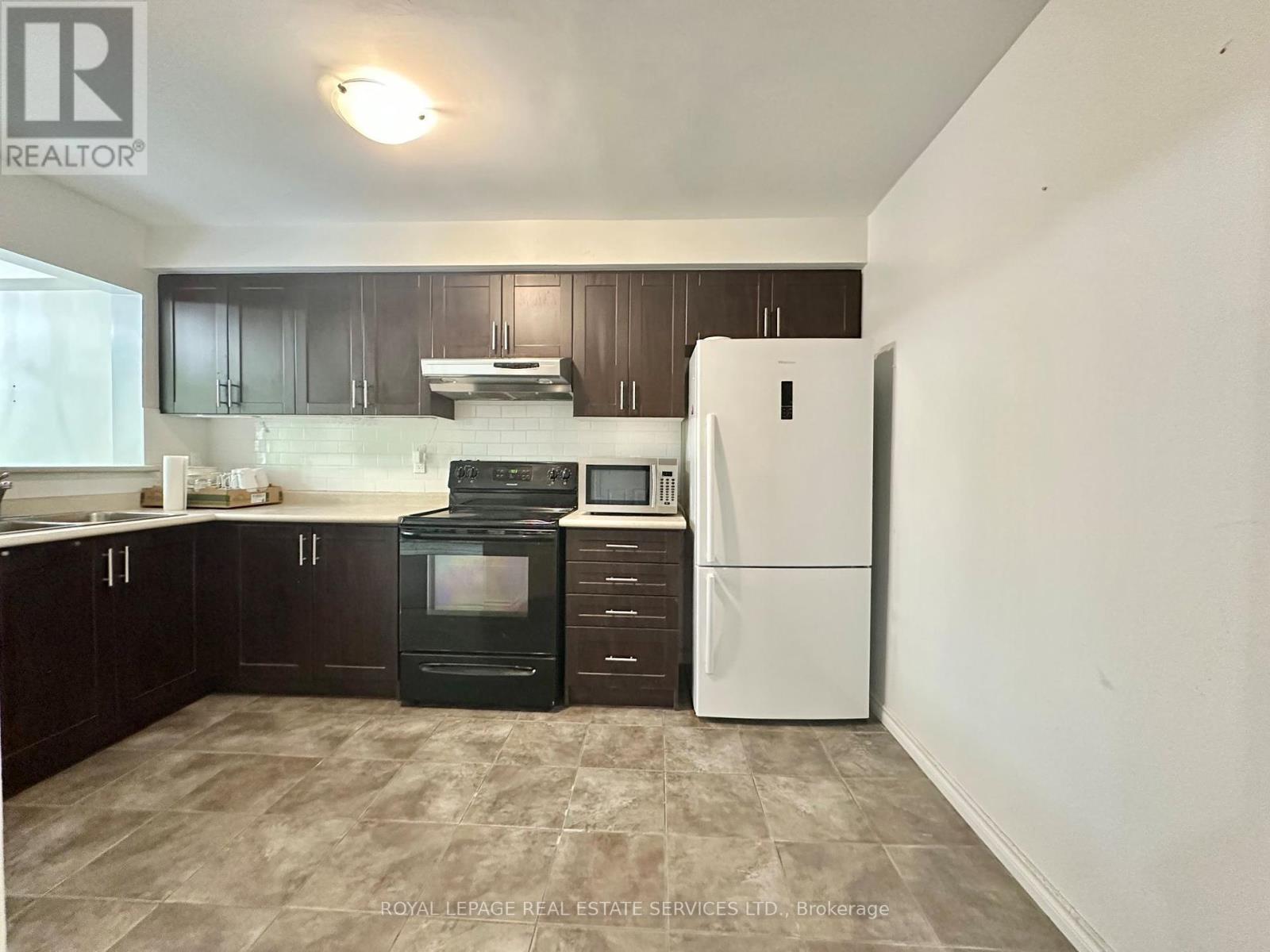 












39 - 4600 KIMBERMOUNT AVENUE

,
Mississauga,




Ontario
L5M6Z5

