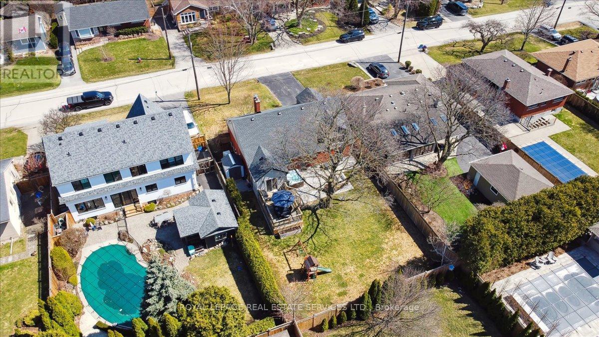 












856 TEAL DRIVE

,
Burlington,




Ontario
L7T2Y7

