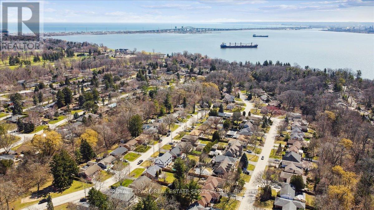 












856 TEAL DRIVE

,
Burlington,




Ontario
L7T2Y7


