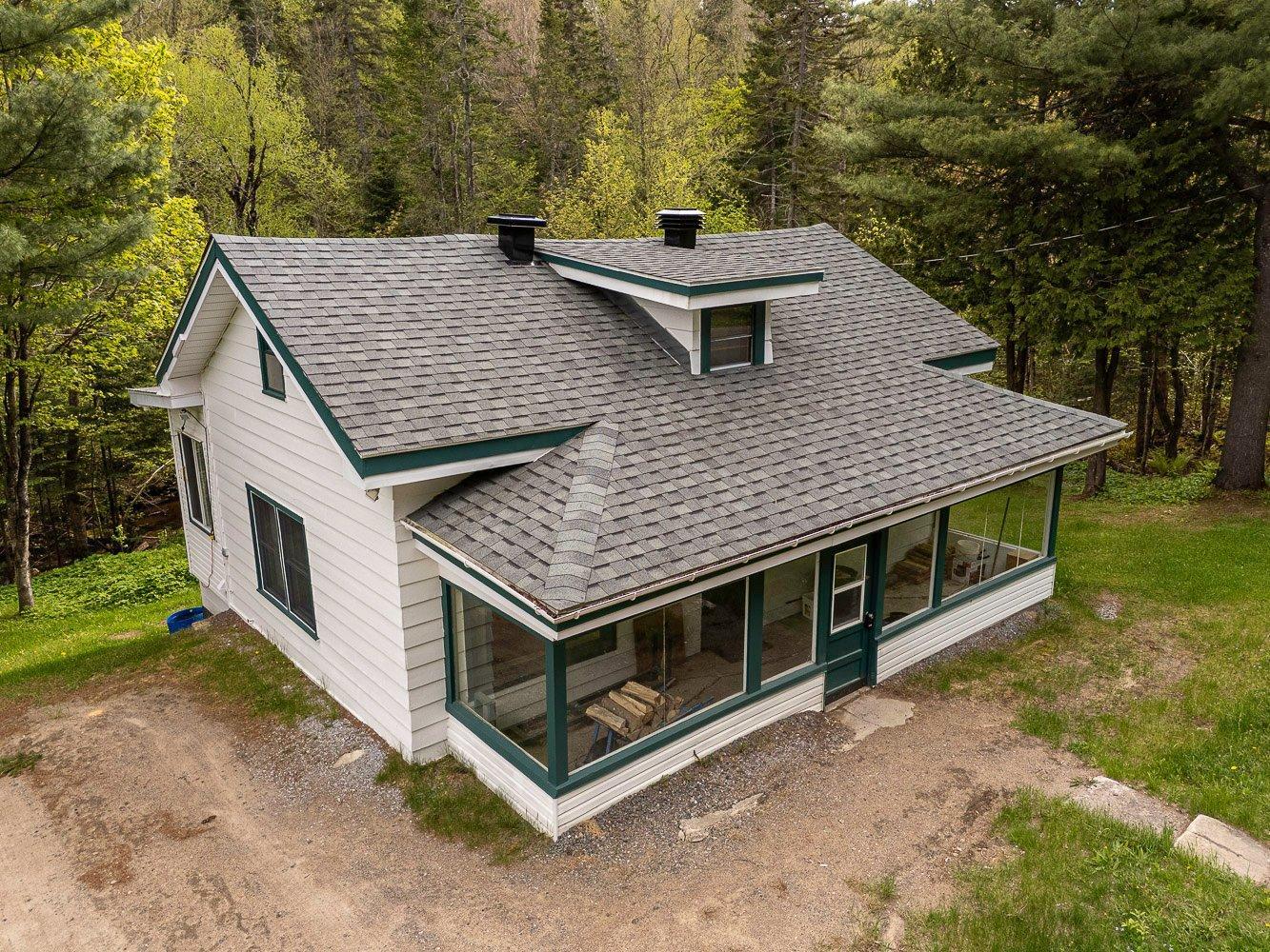 









2998


Ch. des Lacs

,
Mont-Blanc,




QC
J0T2G0

