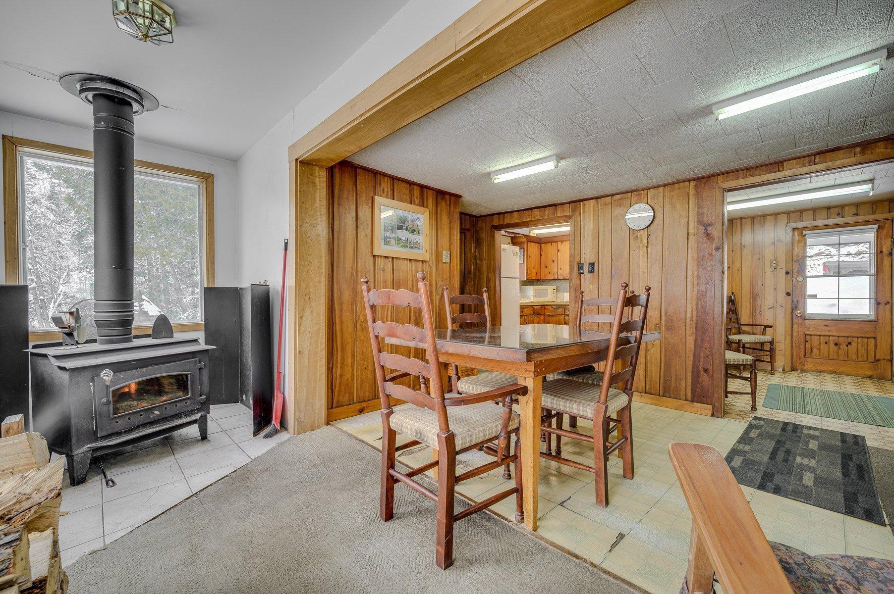 









2998


Ch. des Lacs

,
Mont-Blanc,




QC
J0T2G0

