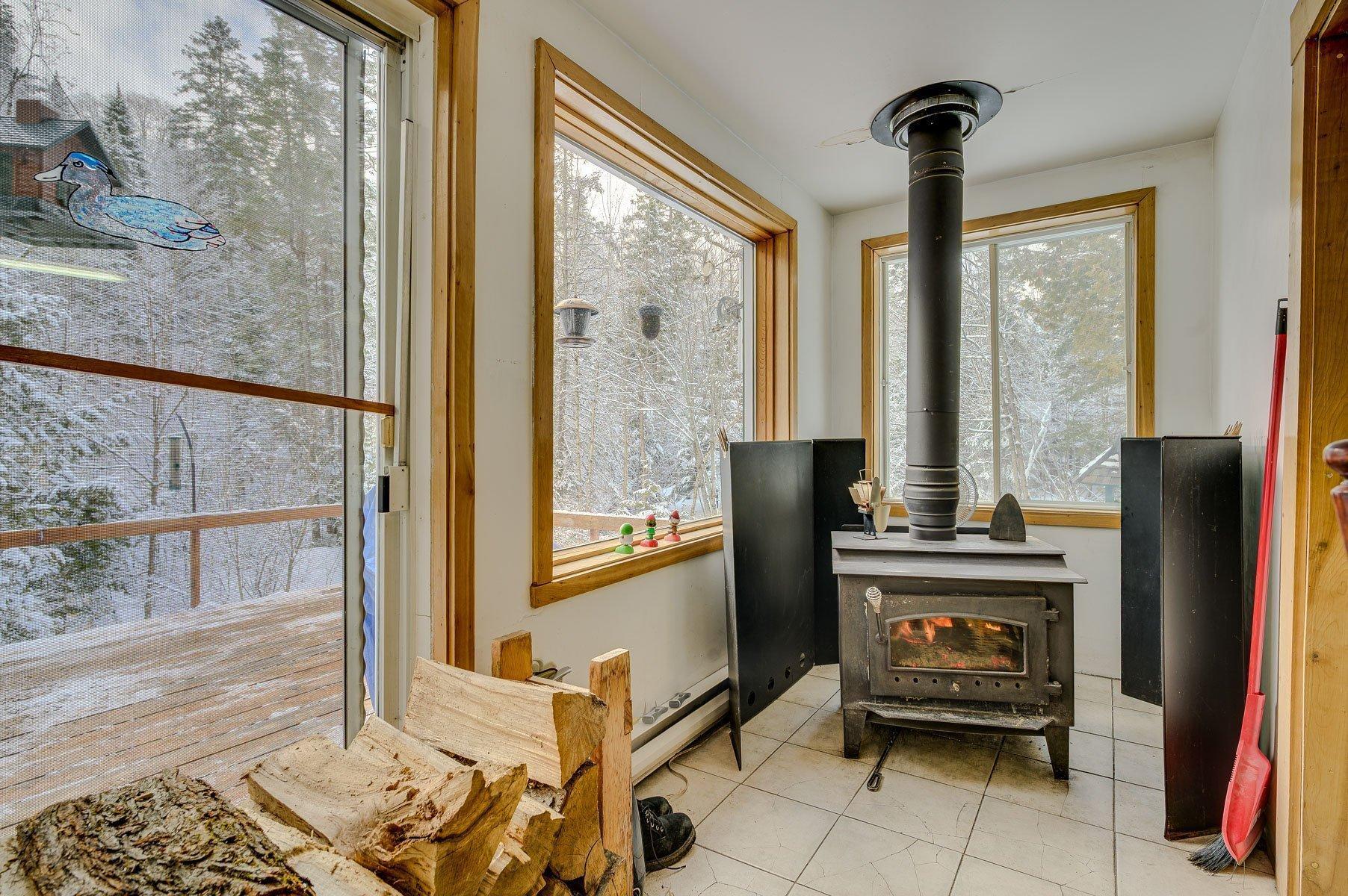 









2998


Ch. des Lacs

,
Mont-Blanc,




QC
J0T2G0

