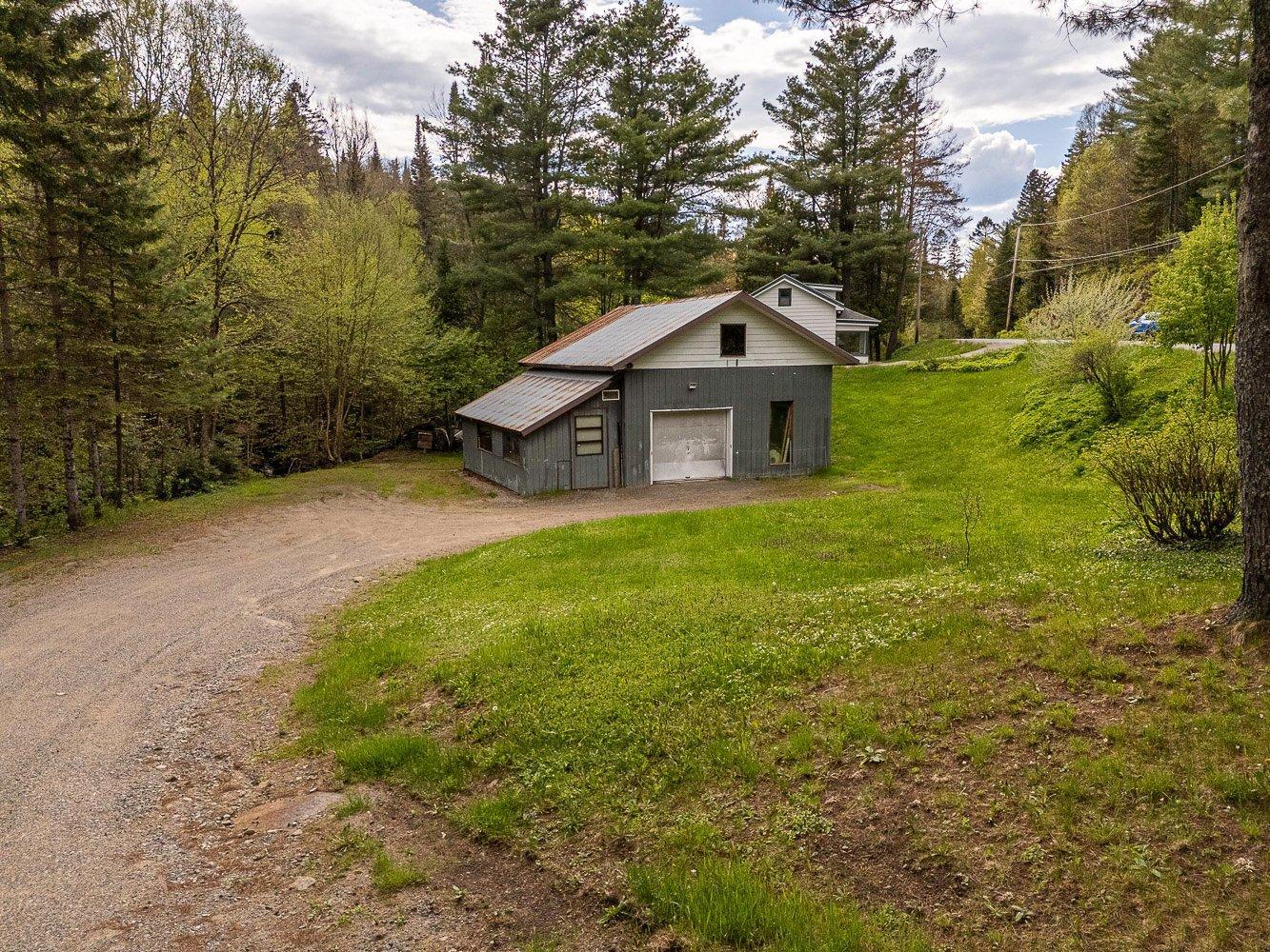 









2998


Ch. des Lacs

,
Mont-Blanc,




QC
J0T2G0

