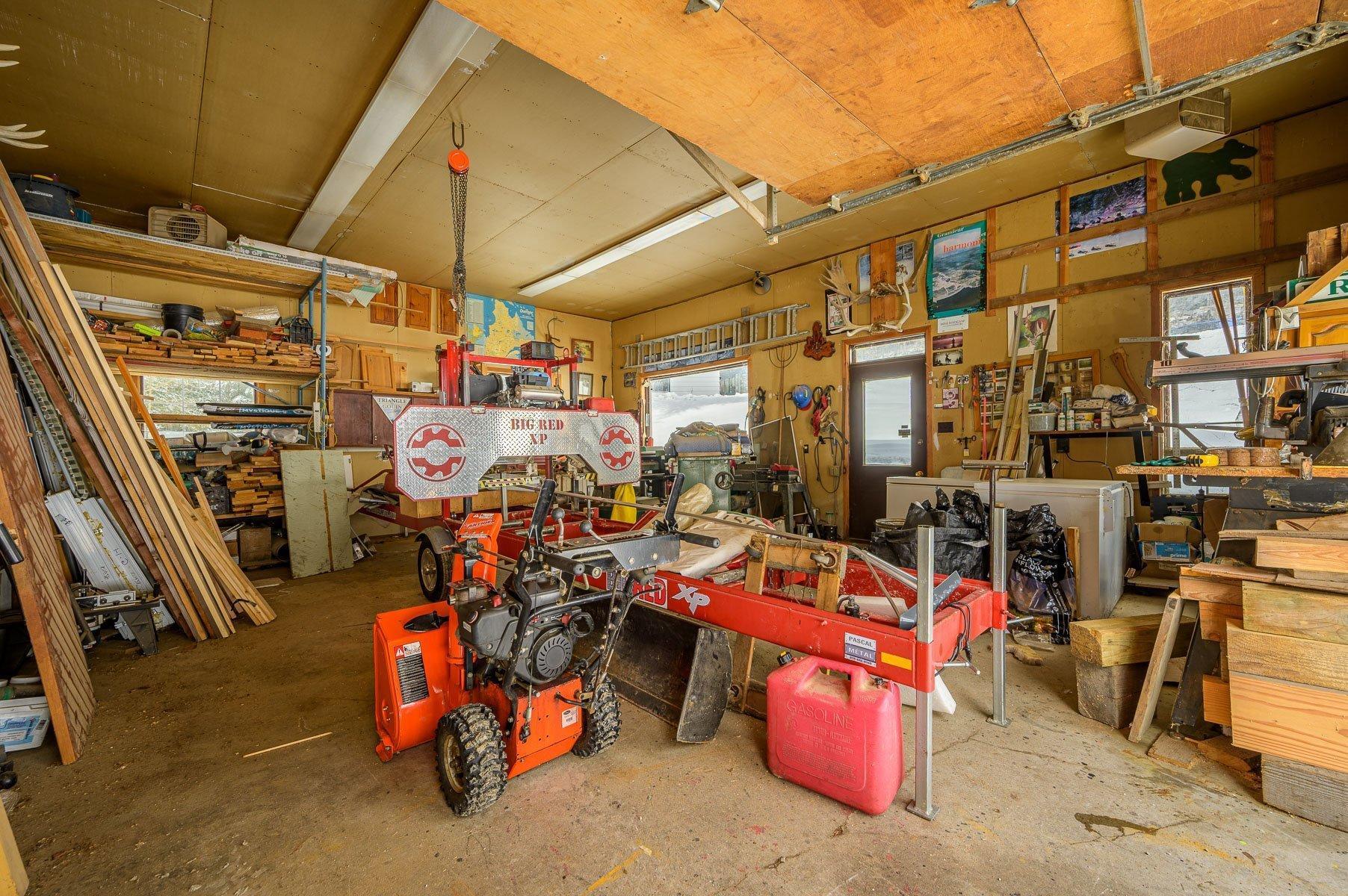 









2998


Ch. des Lacs

,
Mont-Blanc,




QC
J0T2G0

